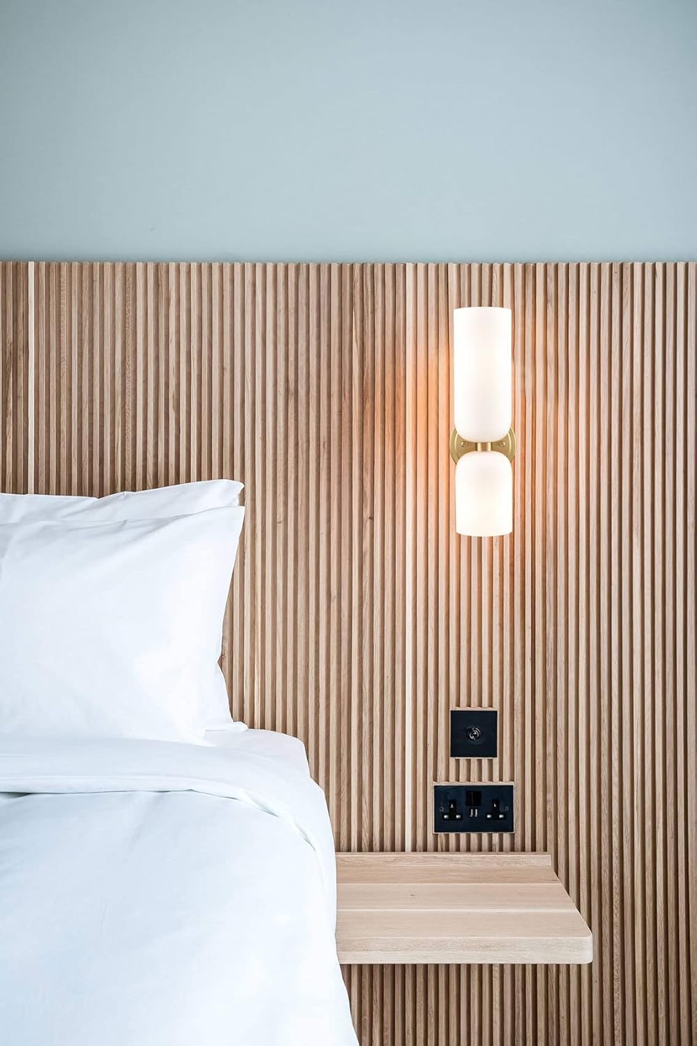 Juego de dos apliques de pared dorados de 2 luces modernas de pared. - Image 4