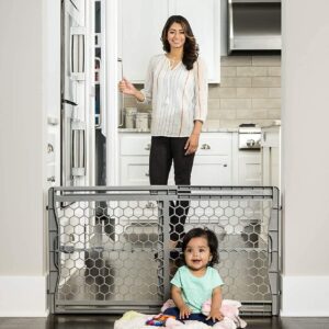 Puerta de seguridad ajustable para bebés Regalo Easy Fit, de 26 a 42 pulgadas de ancho.