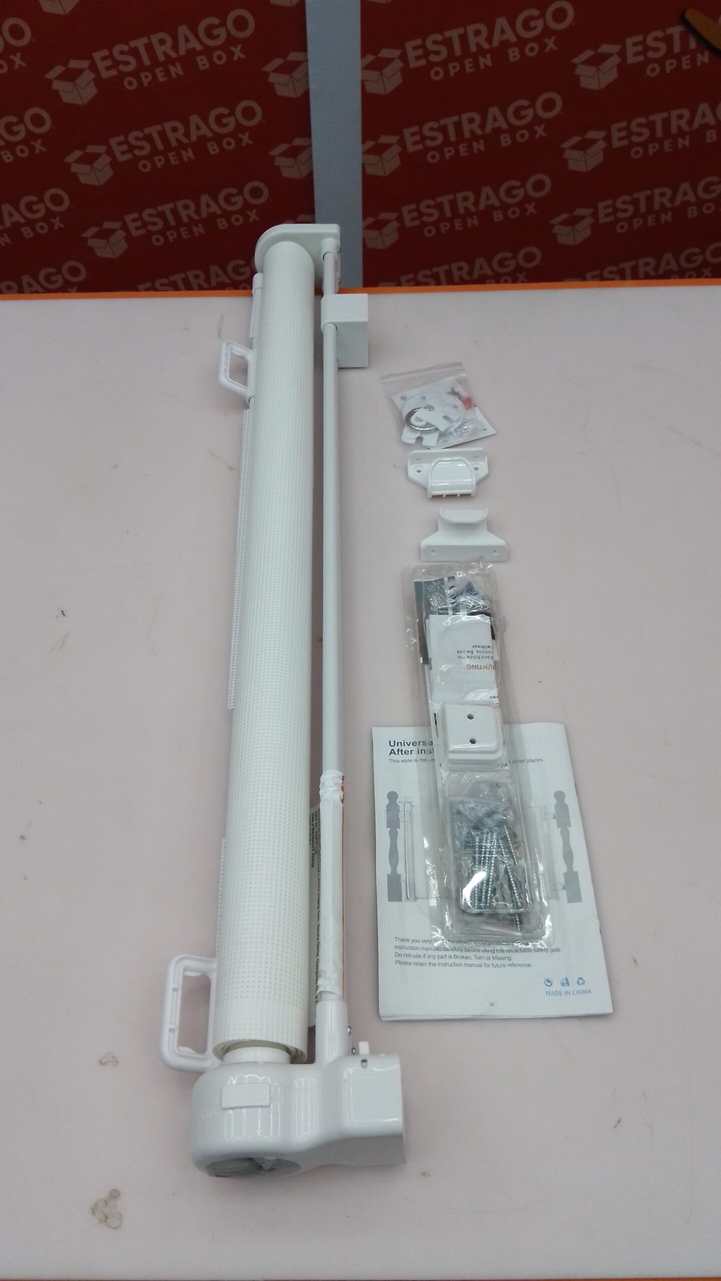 Puertas retráctiles sin perforación, puerta de bebé extra ancha con tira reforzada, puerta de malla para bebé y perro se extiende a 71 pulgadas de ancho y 34 pulgadas de alto. - Image 4