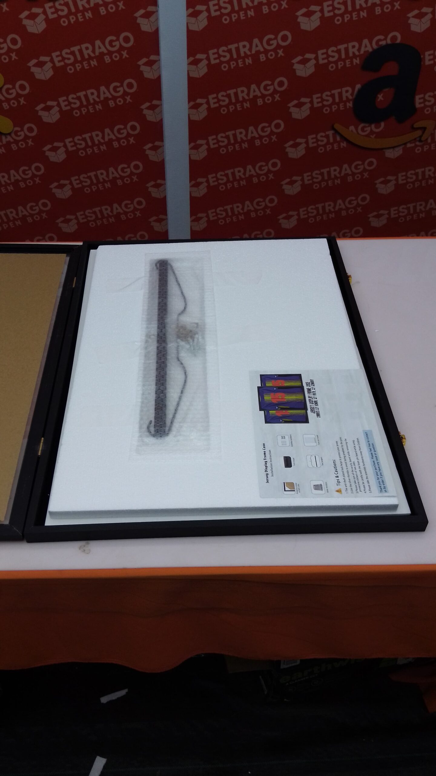 Grintus - Vitrina de jersey con marco de jersey, caja de sombra de jersey con protección UV, acrílico y colgador para béisbol, baloncesto, fútbol, fútbol, hockey, playera deportiva y uniforme, acabado. - Image 6