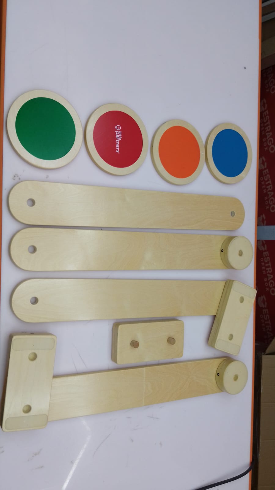 Juego de vigas de equilibrio y piedras para niños, juguete de actividad infantil de madera para interiores con 4 piedras coloridas, diseño portátil. - Image 2